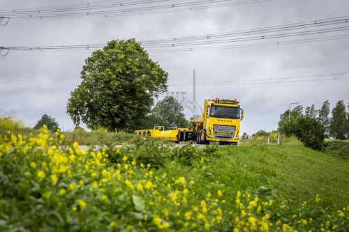 FH16-700 8x4